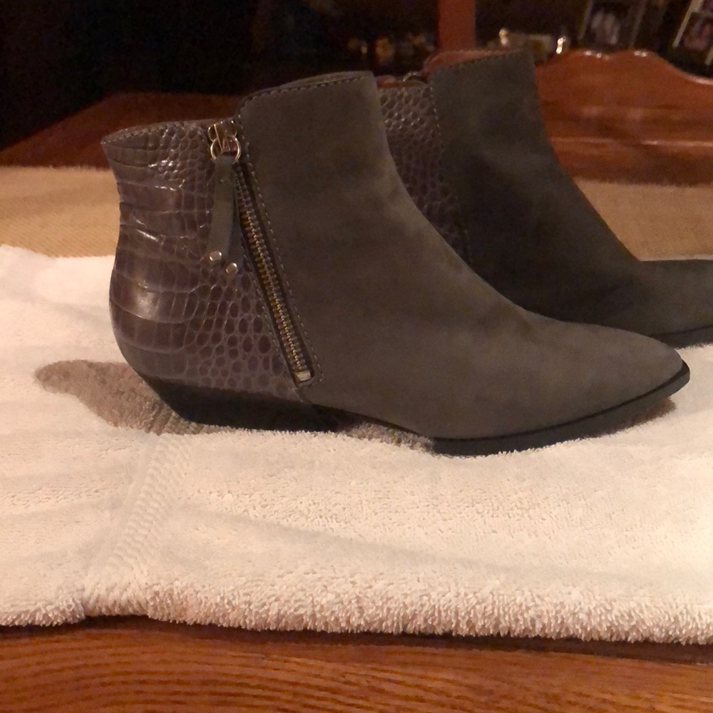 Gray bootie